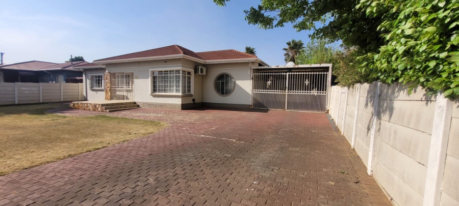 3 Bedroom Property for Sale in Discovery Gauteng