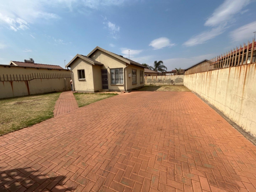 2 Bedroom Property for Sale in Dawn Park Gauteng