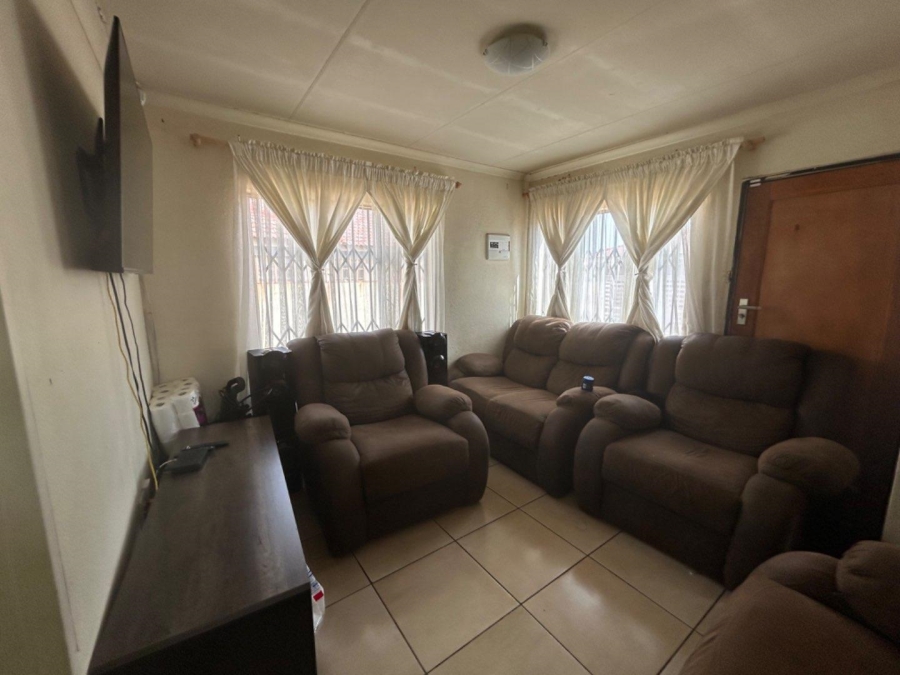 2 Bedroom Property for Sale in Dawn Park Gauteng