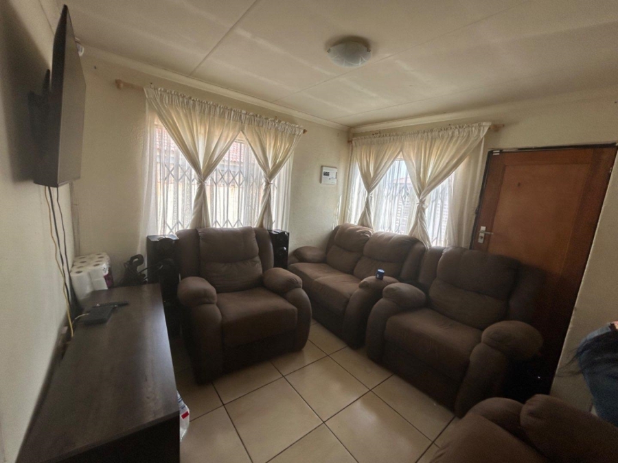 2 Bedroom Property for Sale in Dawn Park Gauteng