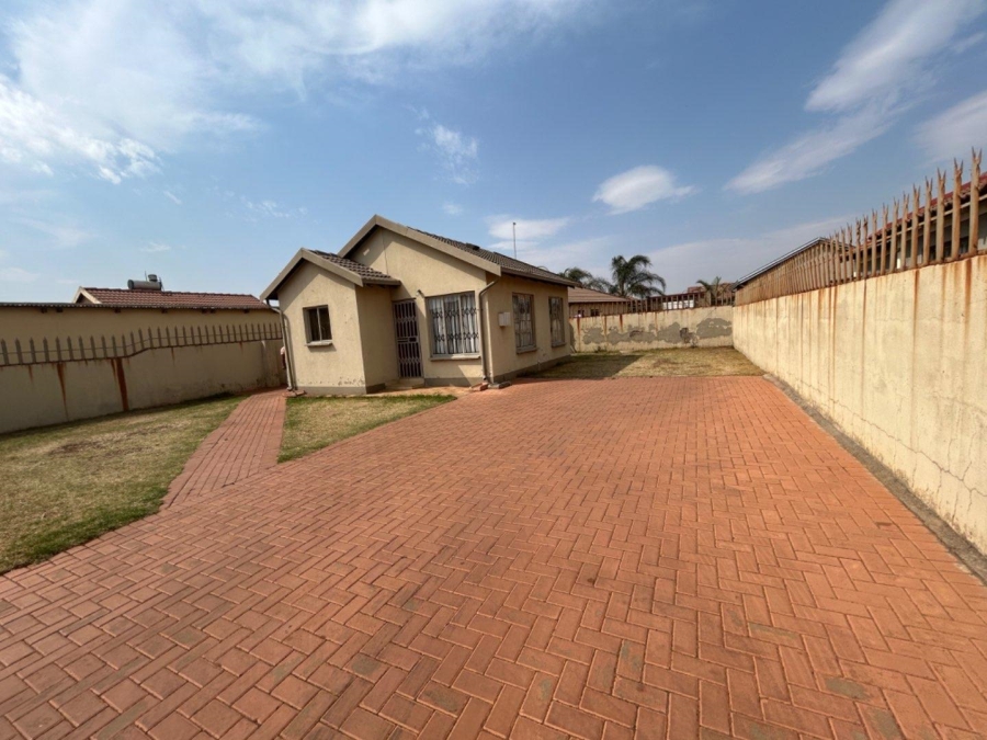 2 Bedroom Property for Sale in Dawn Park Gauteng