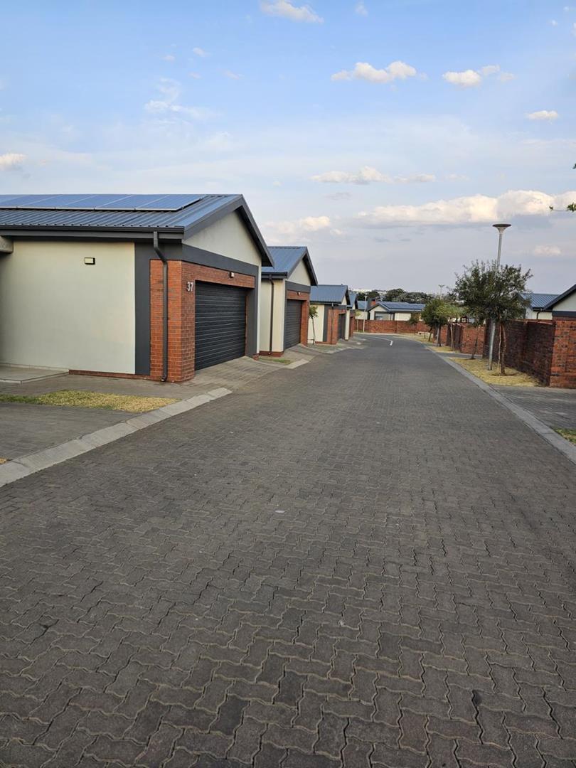 3 Bedroom Property for Sale in Vorna Valley Gauteng