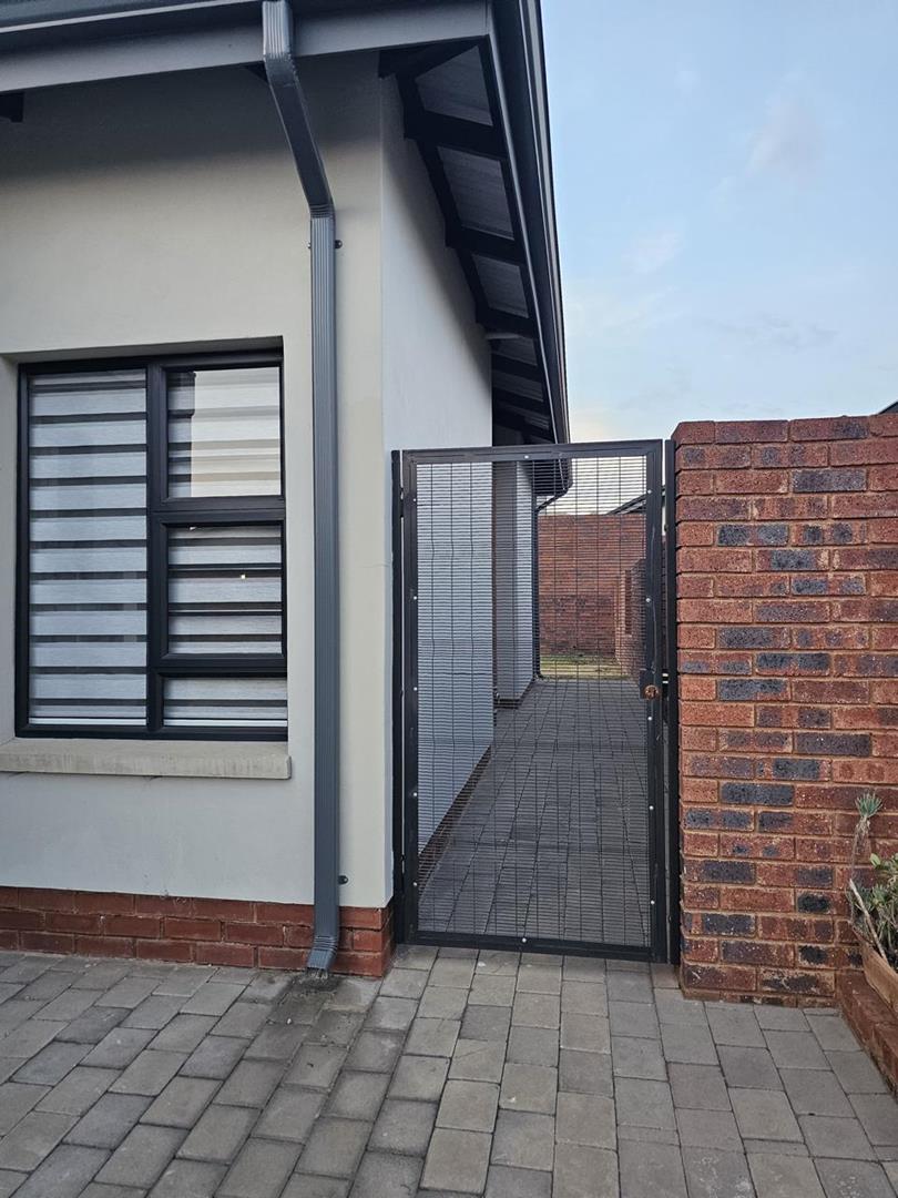 3 Bedroom Property for Sale in Vorna Valley Gauteng