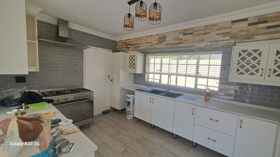 To Let 3 Bedroom Property for Rent in Buccleuch Gauteng