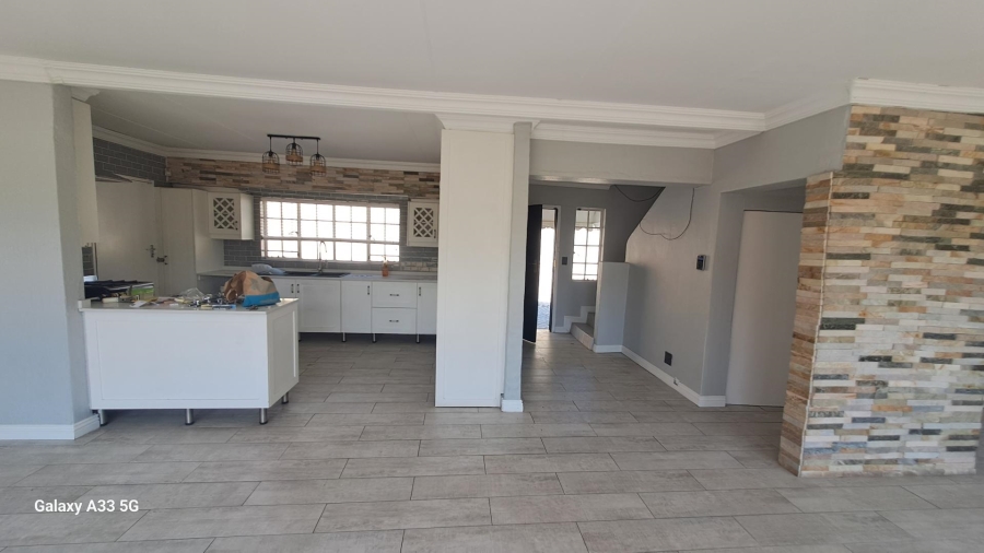 To Let 3 Bedroom Property for Rent in Buccleuch Gauteng