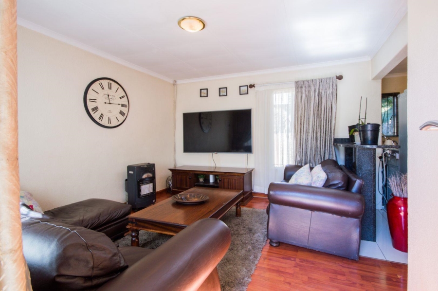 To Let 2 Bedroom Property for Rent in Ormonde Gauteng