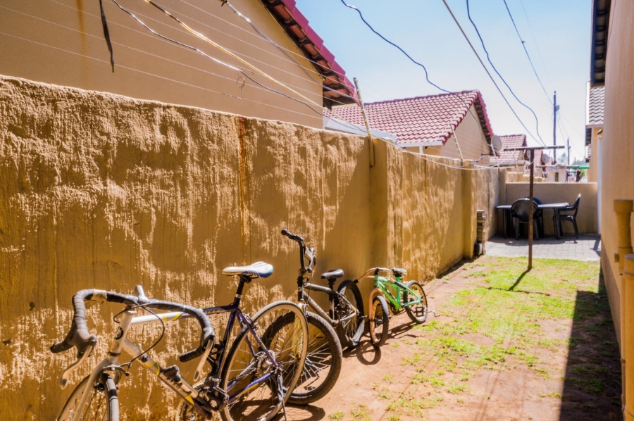 To Let 2 Bedroom Property for Rent in Ormonde Gauteng