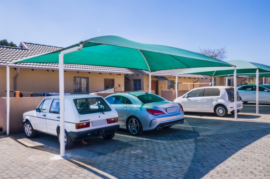 To Let 2 Bedroom Property for Rent in Ormonde Gauteng