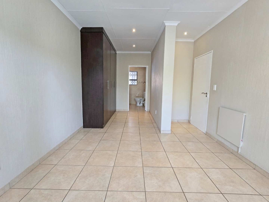 To Let 3 Bedroom Property for Rent in Mulbarton Gauteng