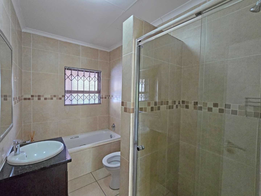 To Let 3 Bedroom Property for Rent in Mulbarton Gauteng