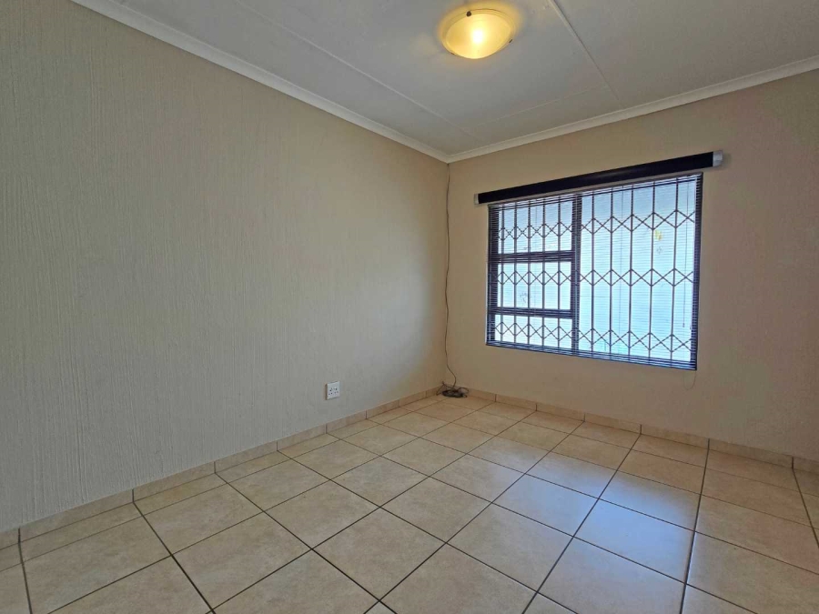 To Let 3 Bedroom Property for Rent in Mulbarton Gauteng