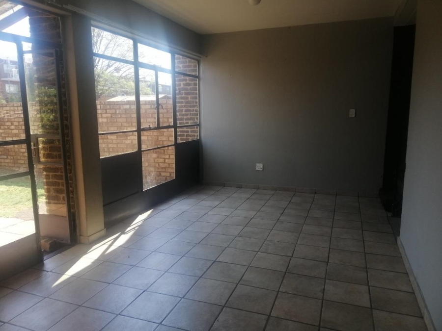 To Let 3 Bedroom Property for Rent in Cruywagenpark Gauteng