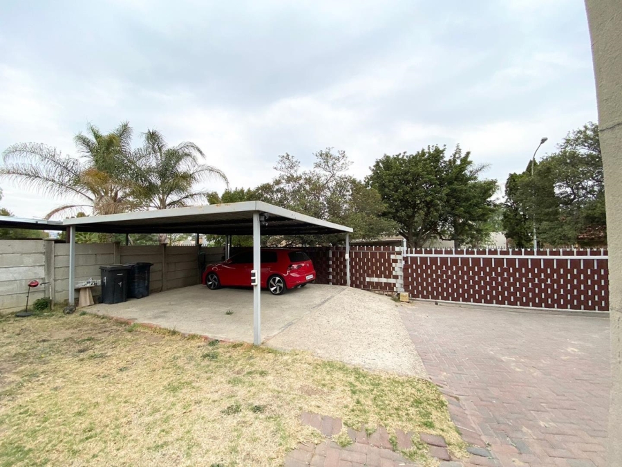 4 Bedroom Property for Sale in The Reeds Gauteng