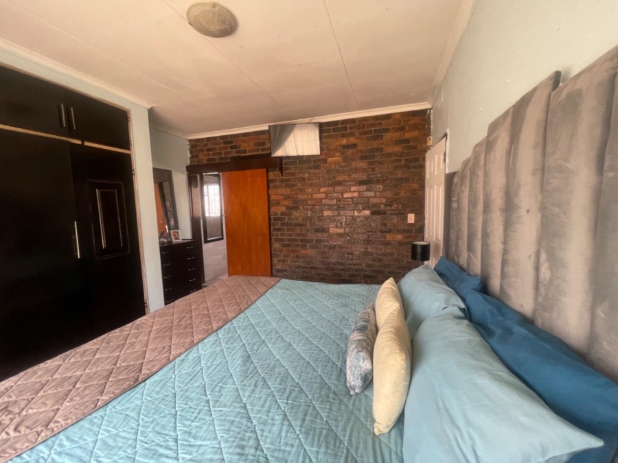 To Let 3 Bedroom Property for Rent in Klippoortjie A H Gauteng