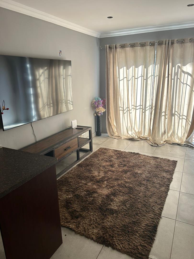 To Let 1 Bedroom Property for Rent in Sonneglans Gauteng