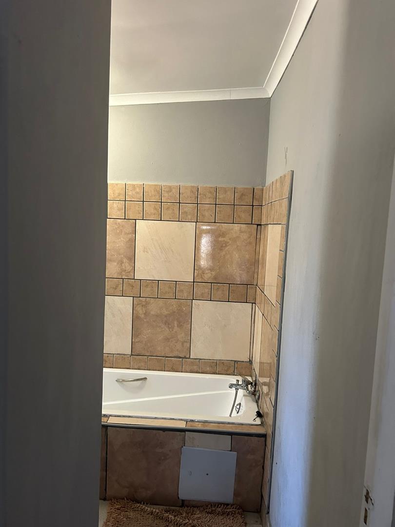 To Let 1 Bedroom Property for Rent in Sonneglans Gauteng