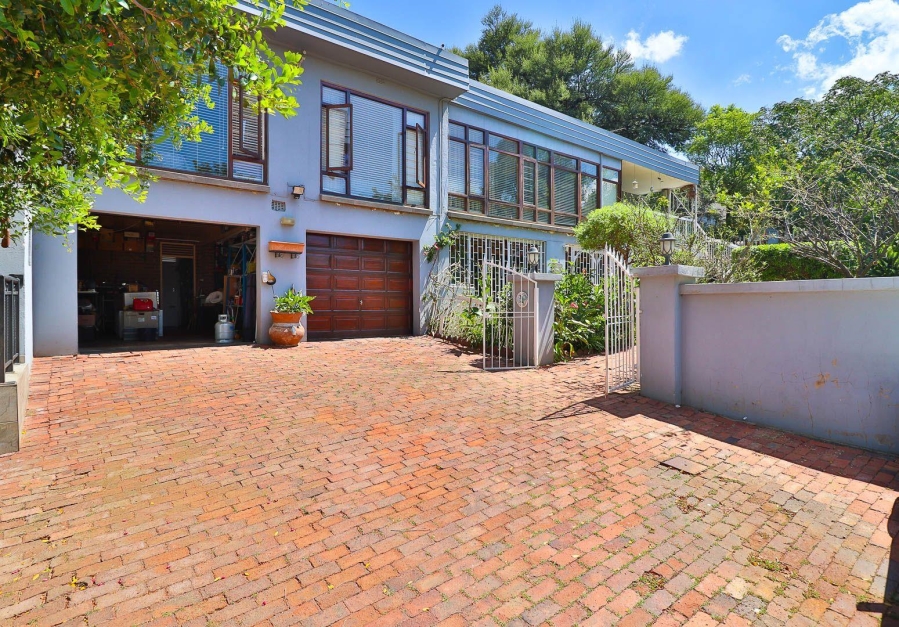 4 Bedroom Property for Sale in Mondeor Gauteng