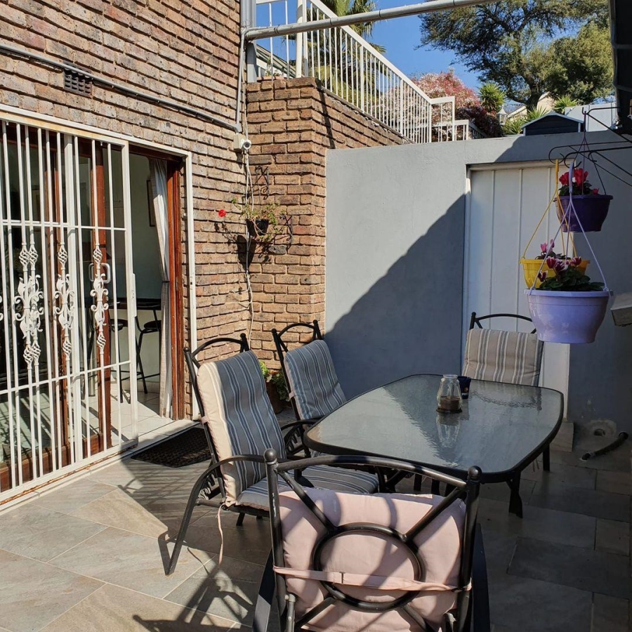 4 Bedroom Property for Sale in Mondeor Gauteng