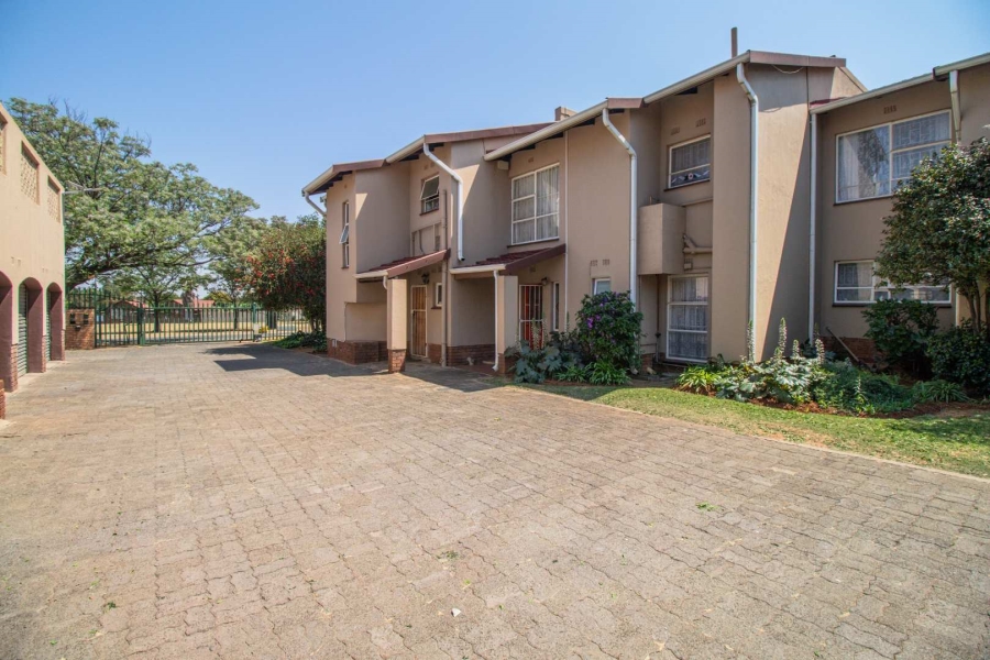 3 Bedroom Property for Sale in Farrarmere Gauteng