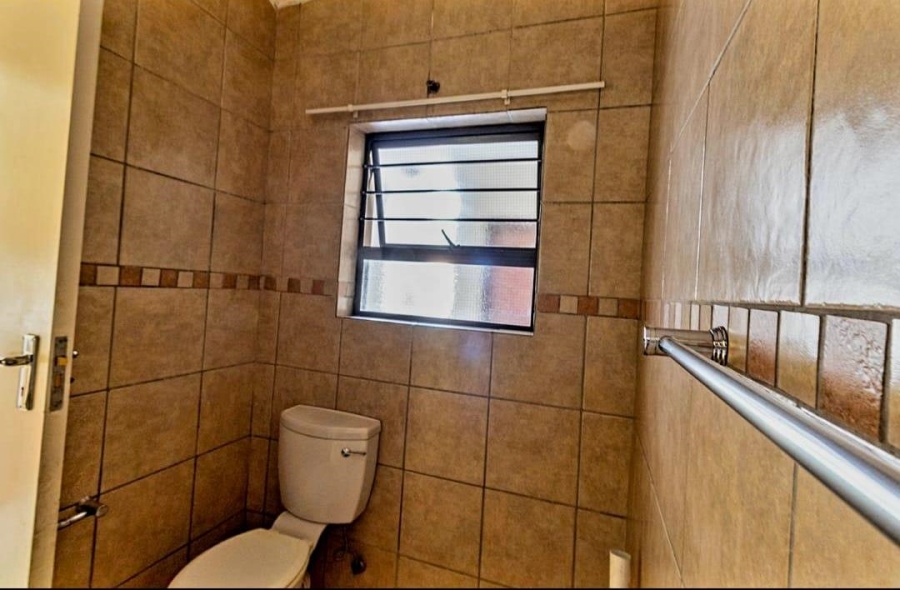 1 Bedroom Property for Sale in Oukraal Estate Gauteng