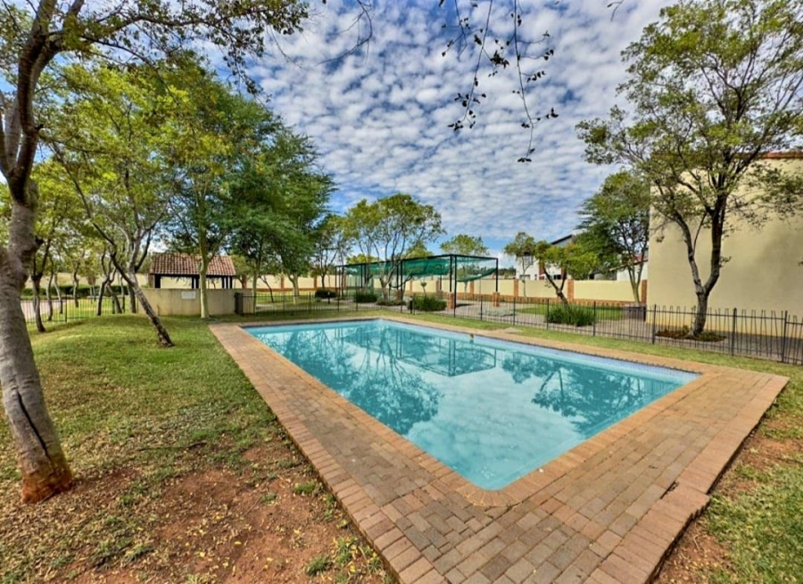 1 Bedroom Property for Sale in Oukraal Estate Gauteng