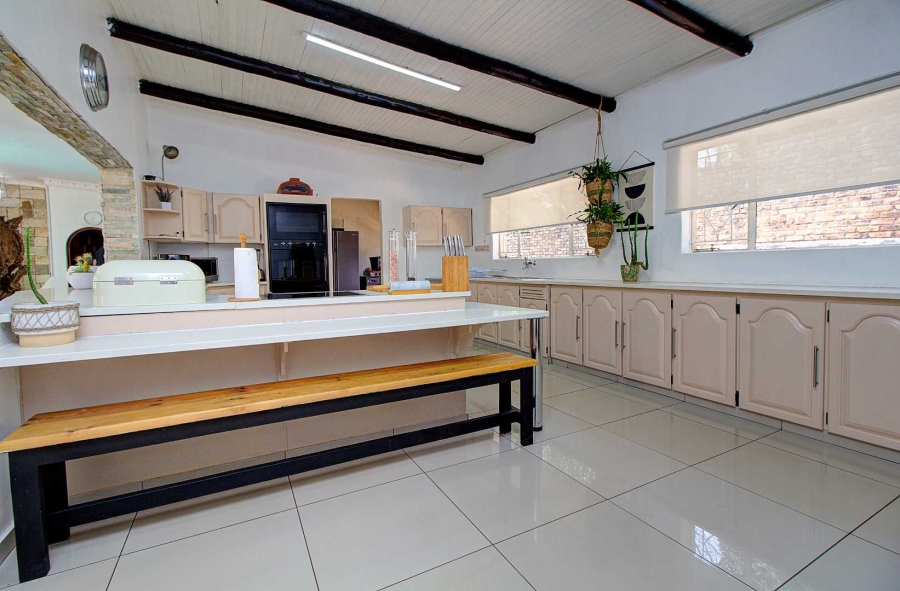 4 Bedroom Property for Sale in Kloofendal Gauteng