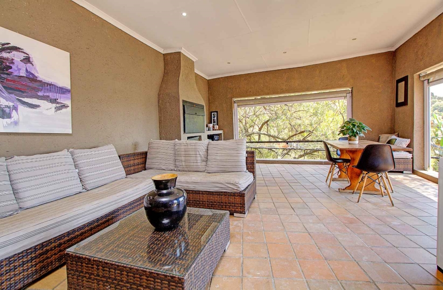 4 Bedroom Property for Sale in Kloofendal Gauteng