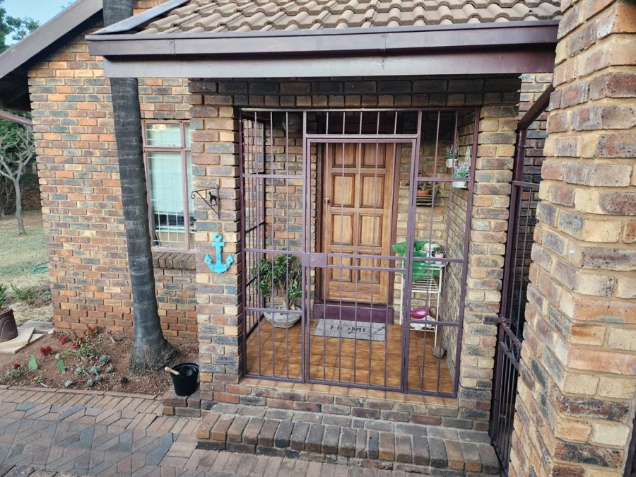 To Let 3 Bedroom Property for Rent in Rooihuiskraal Gauteng