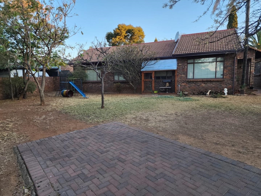 To Let 3 Bedroom Property for Rent in Rooihuiskraal Gauteng