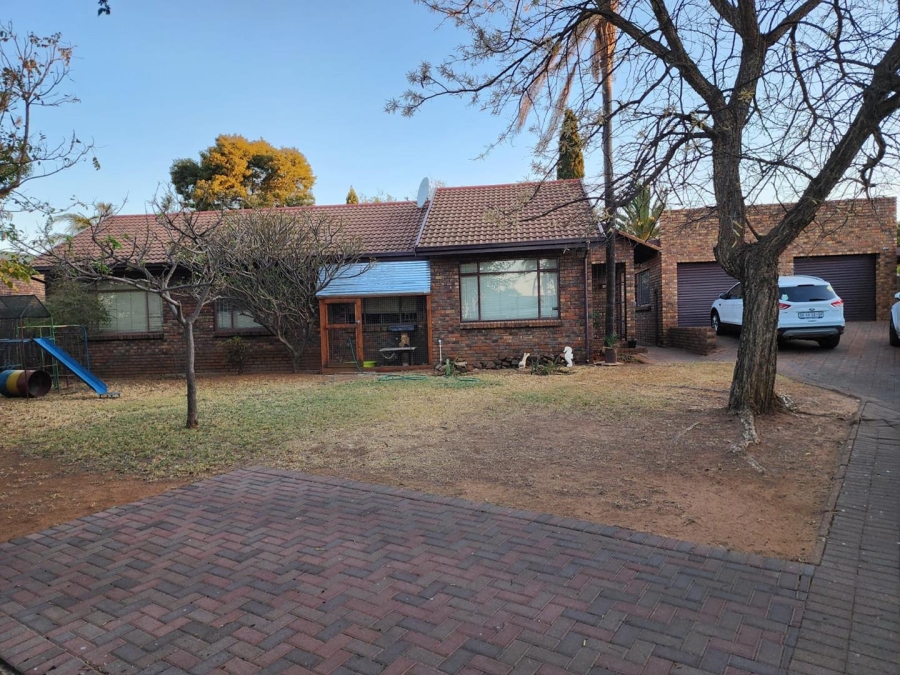 To Let 3 Bedroom Property for Rent in Rooihuiskraal Gauteng