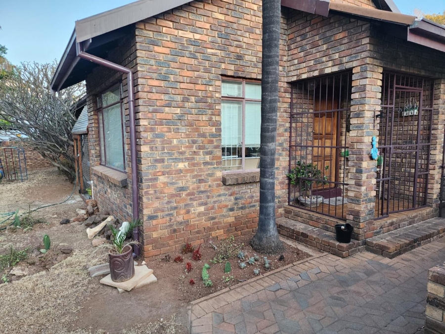 To Let 3 Bedroom Property for Rent in Rooihuiskraal Gauteng