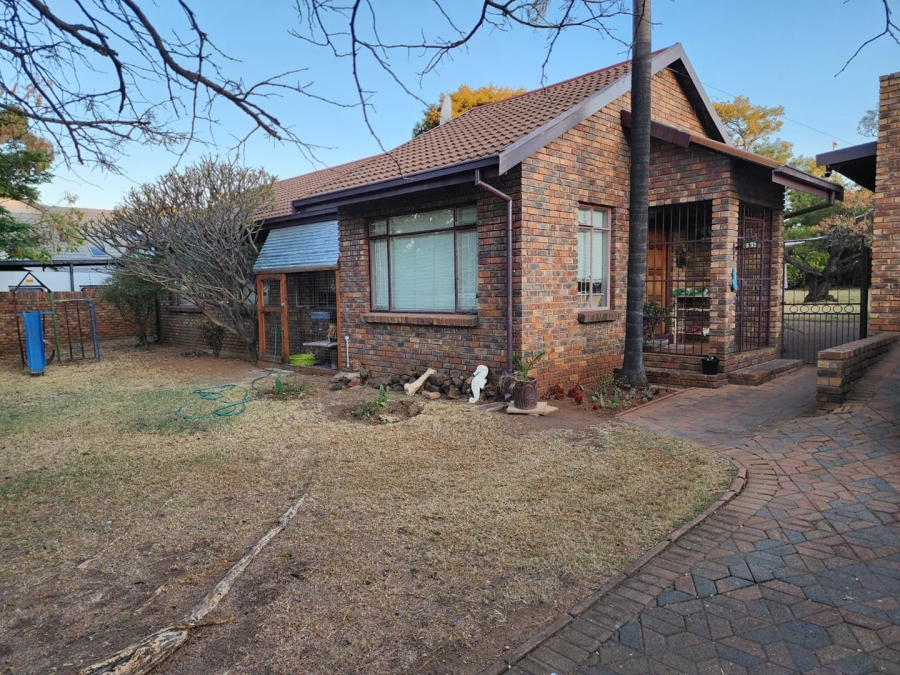 To Let 3 Bedroom Property for Rent in Rooihuiskraal Gauteng