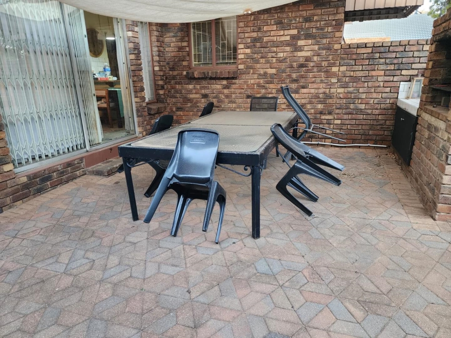 To Let 3 Bedroom Property for Rent in Rooihuiskraal Gauteng