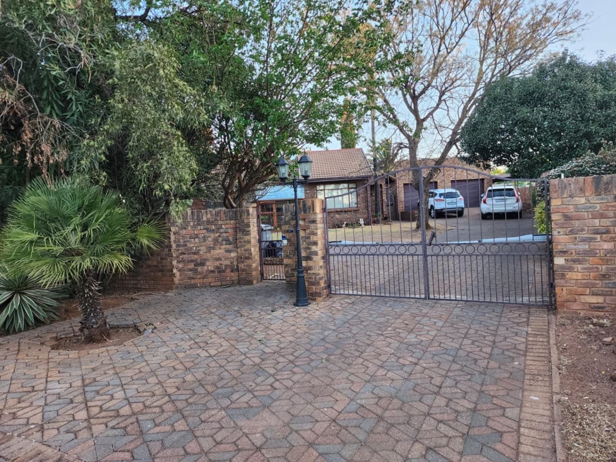 To Let 3 Bedroom Property for Rent in Rooihuiskraal Gauteng