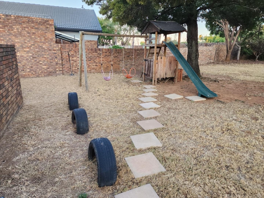 To Let 3 Bedroom Property for Rent in Rooihuiskraal Gauteng