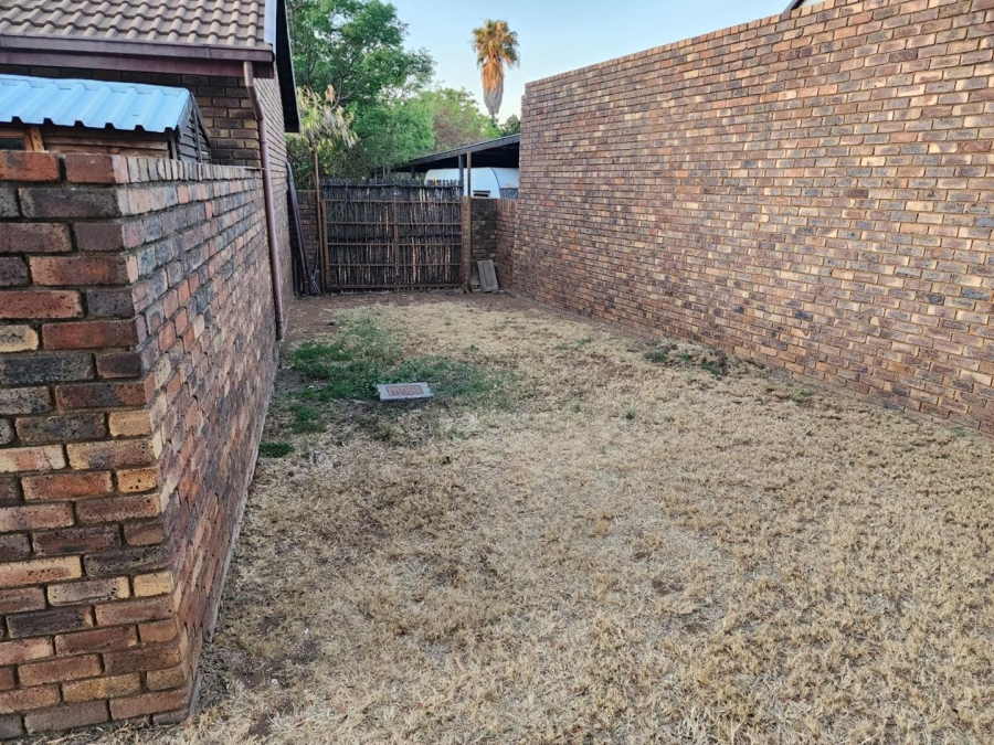 To Let 3 Bedroom Property for Rent in Rooihuiskraal Gauteng