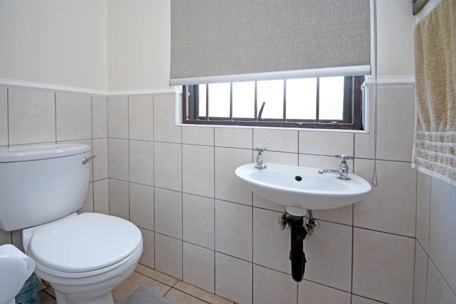 To Let 2 Bedroom Property for Rent in Magaliessig Gauteng