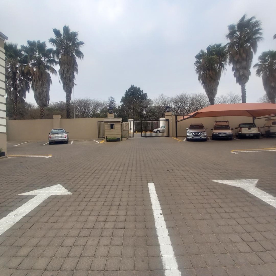 To Let commercial Property for Rent in Halfway House Estates Gauteng