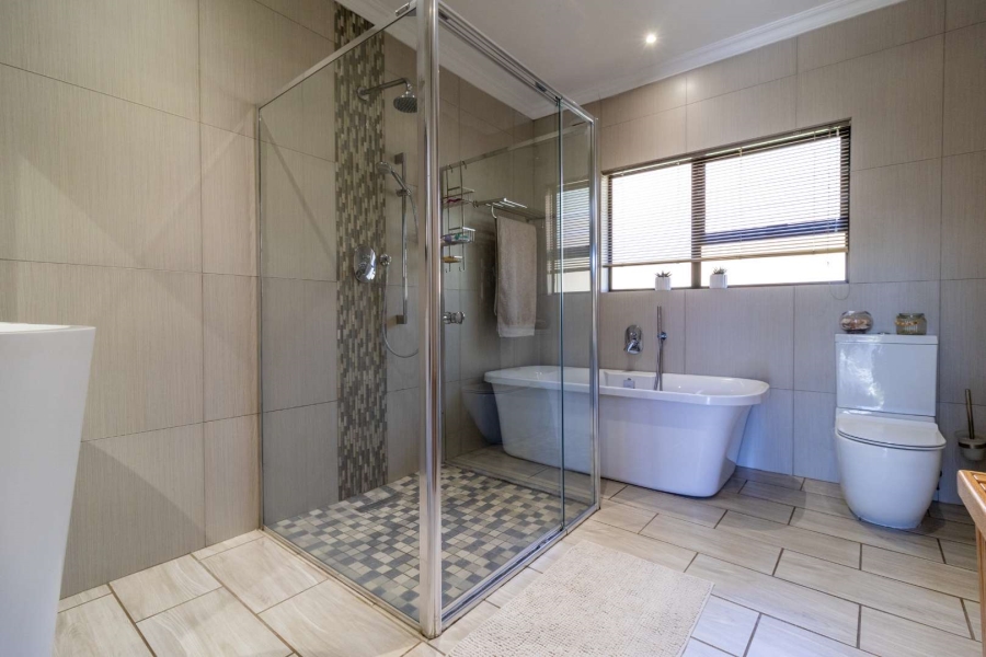 6 Bedroom Property for Sale in Meyersdal Gauteng