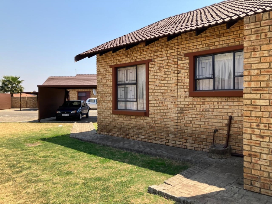 To Let 2 Bedroom Property for Rent in Riversdale Gauteng