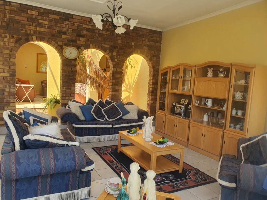 6 Bedroom Property for Sale in Brackendowns Gauteng