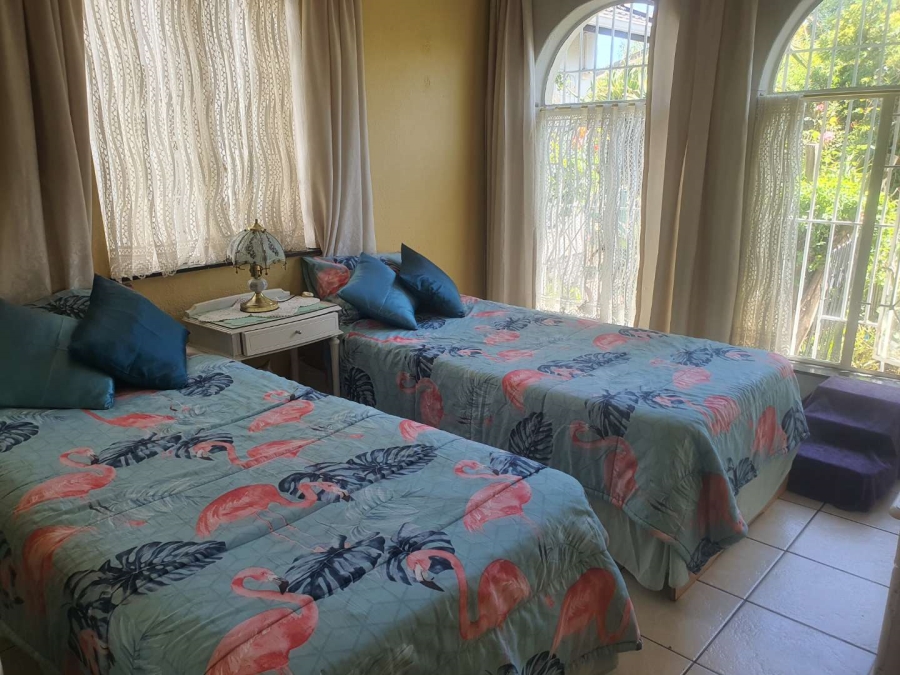 6 Bedroom Property for Sale in Brackendowns Gauteng