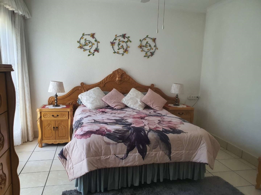 6 Bedroom Property for Sale in Brackendowns Gauteng