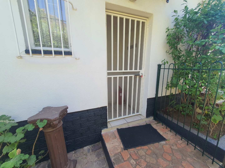 6 Bedroom Property for Sale in Brackendowns Gauteng