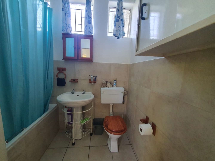 6 Bedroom Property for Sale in Brackendowns Gauteng