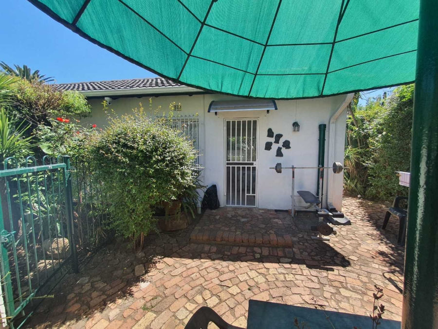 6 Bedroom Property for Sale in Brackendowns Gauteng