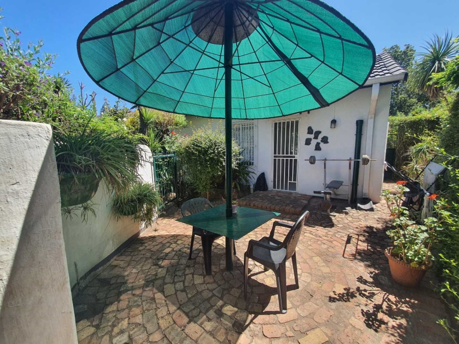 6 Bedroom Property for Sale in Brackendowns Gauteng