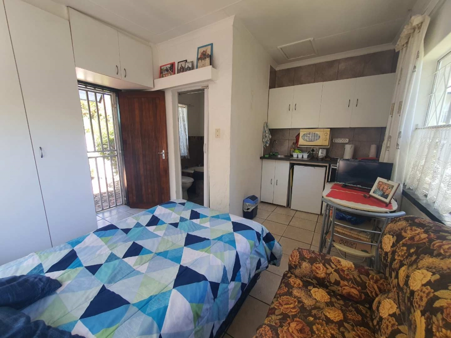 6 Bedroom Property for Sale in Brackendowns Gauteng