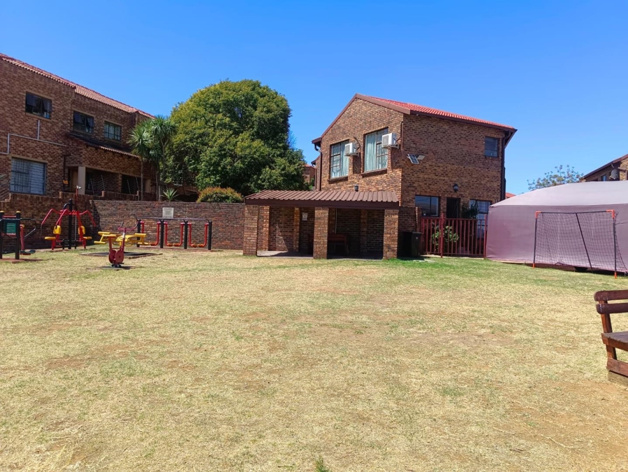 2 Bedroom Property for Sale in Liefde en Vrede Gauteng