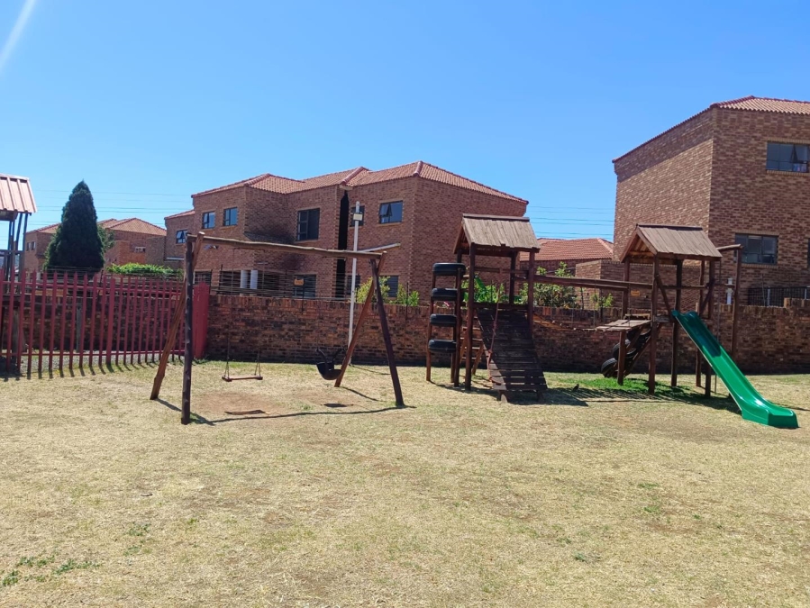 2 Bedroom Property for Sale in Liefde en Vrede Gauteng